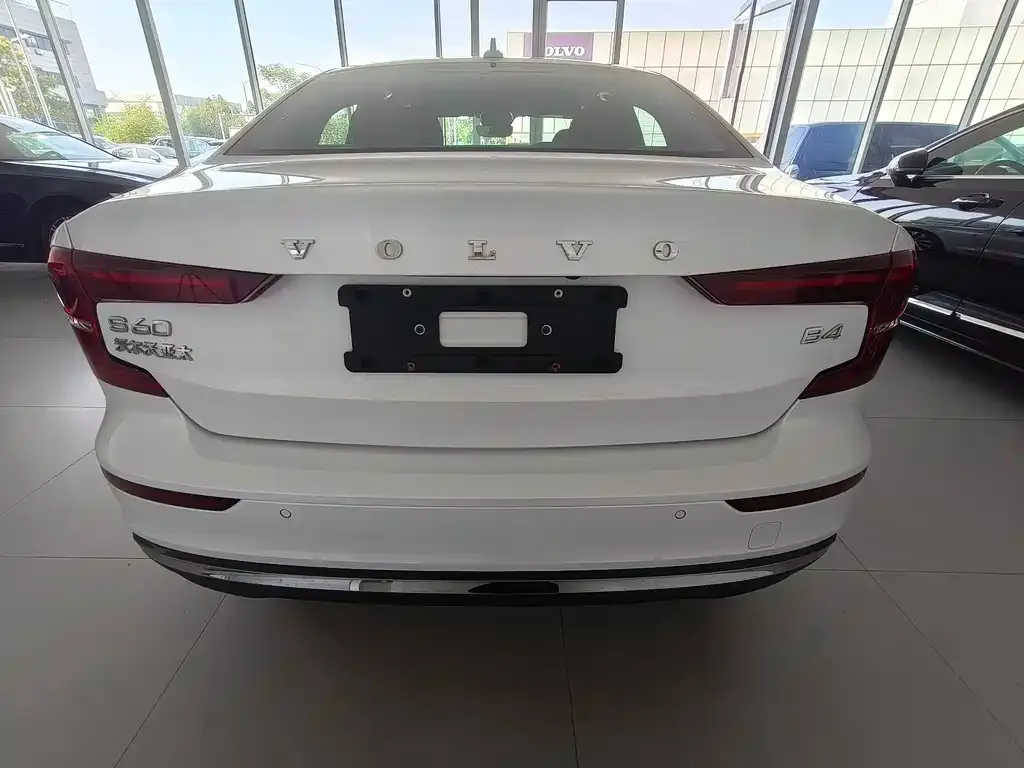 Volvo S60 2024 из CN, фото 4