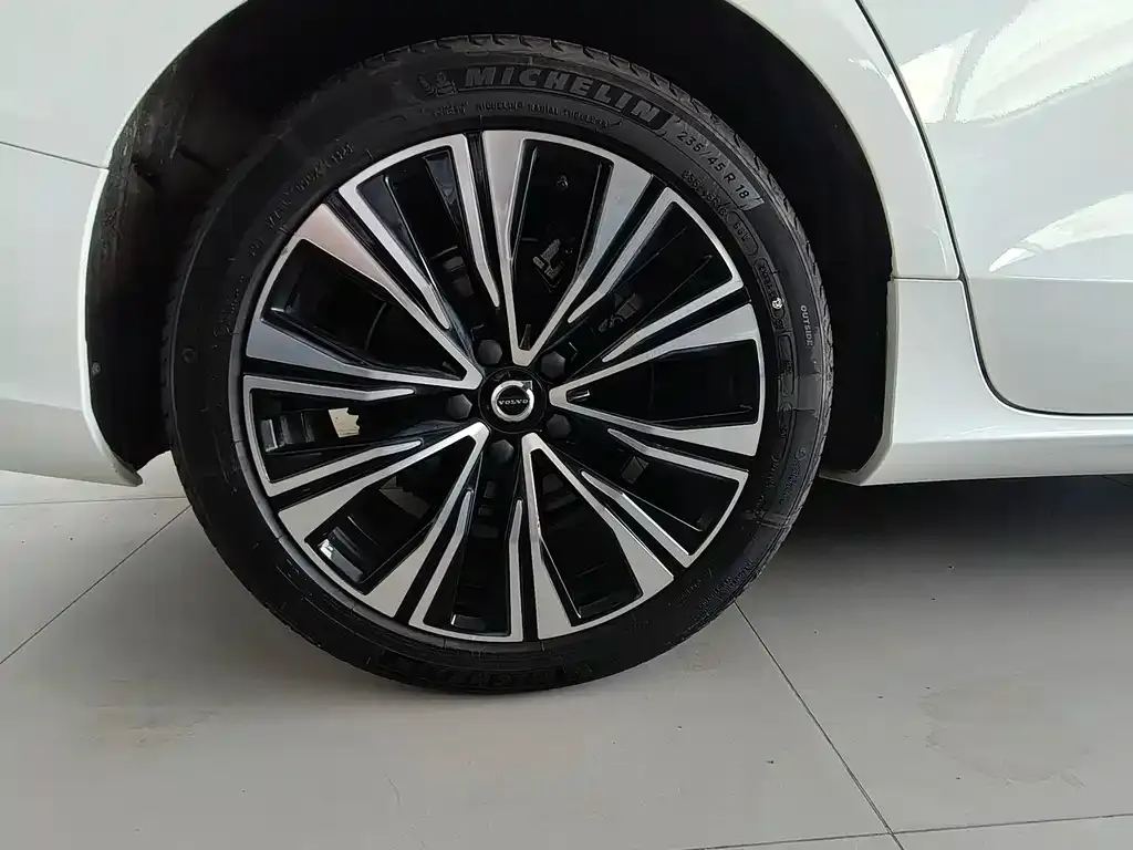 Volvo S60 2024 из CN, фото 5