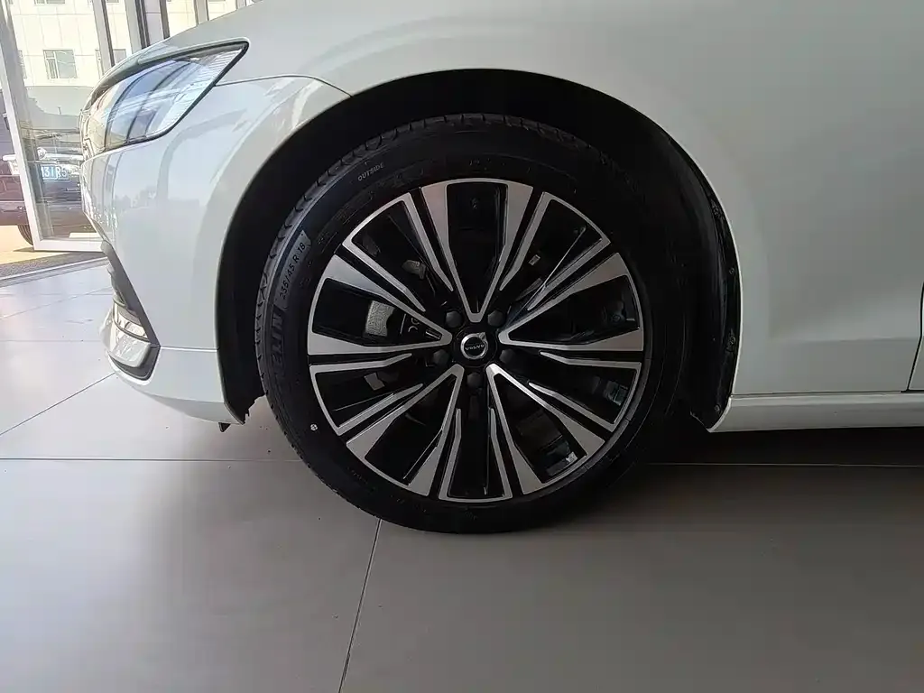 Volvo S60 2024 из CN, фото 7