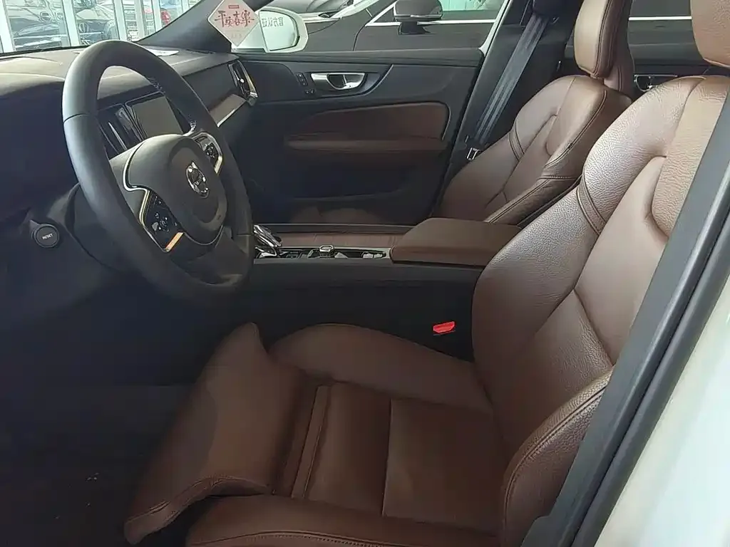 Volvo S60 2024 из CN, фото 9
