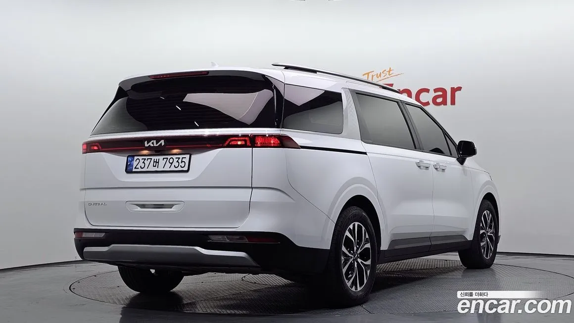 Kia Carnival — фото 2