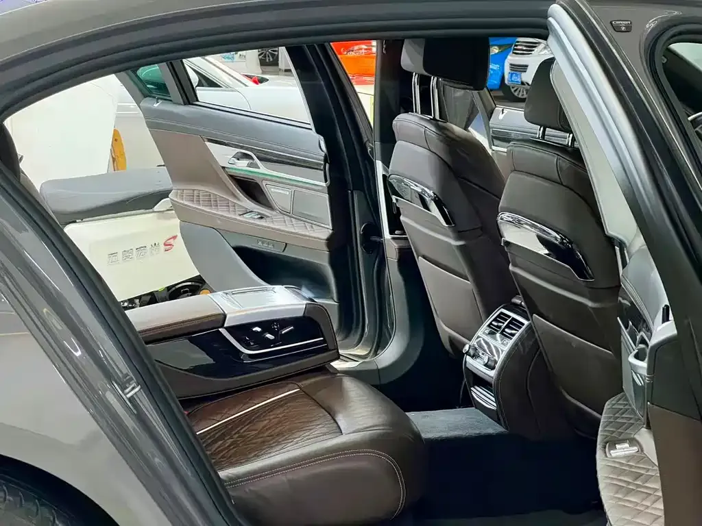 BMW 7 Series 2021 из CN, фото 10