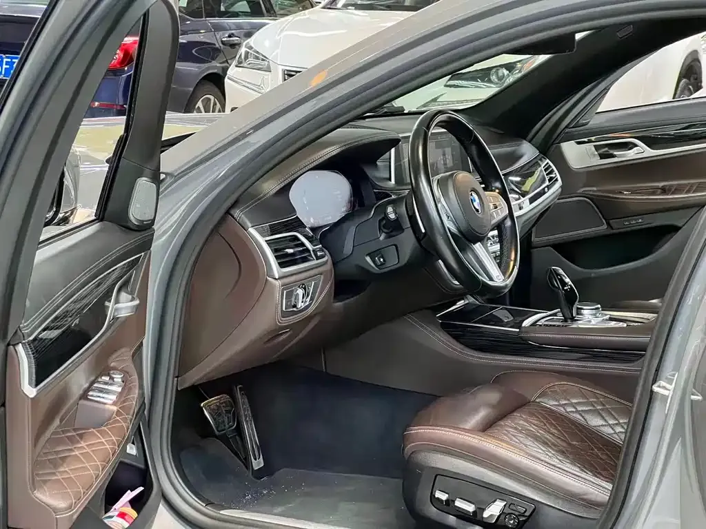 BMW 7 Series 2021 из CN, фото 7