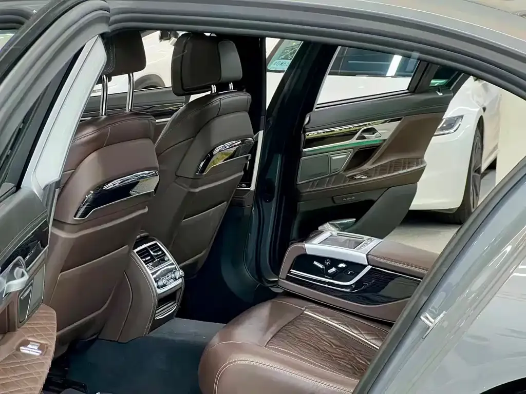 BMW 7 Series 2021 из CN, фото 8