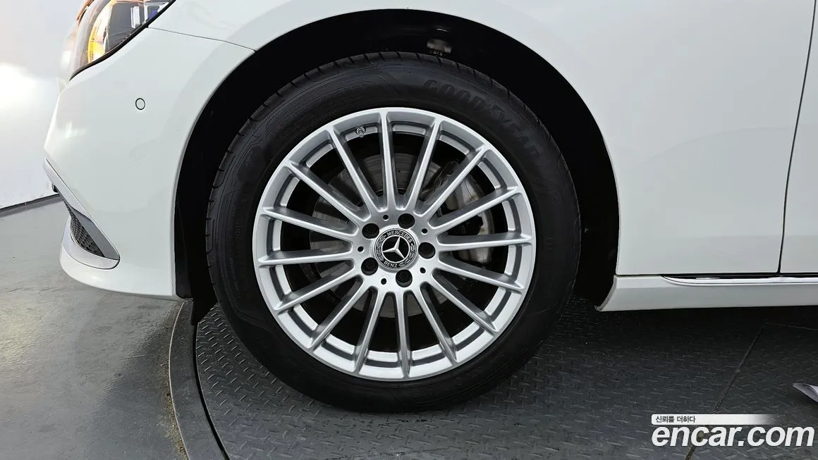 Mercedes-Benz E-Class 2023 из KR, фото 5