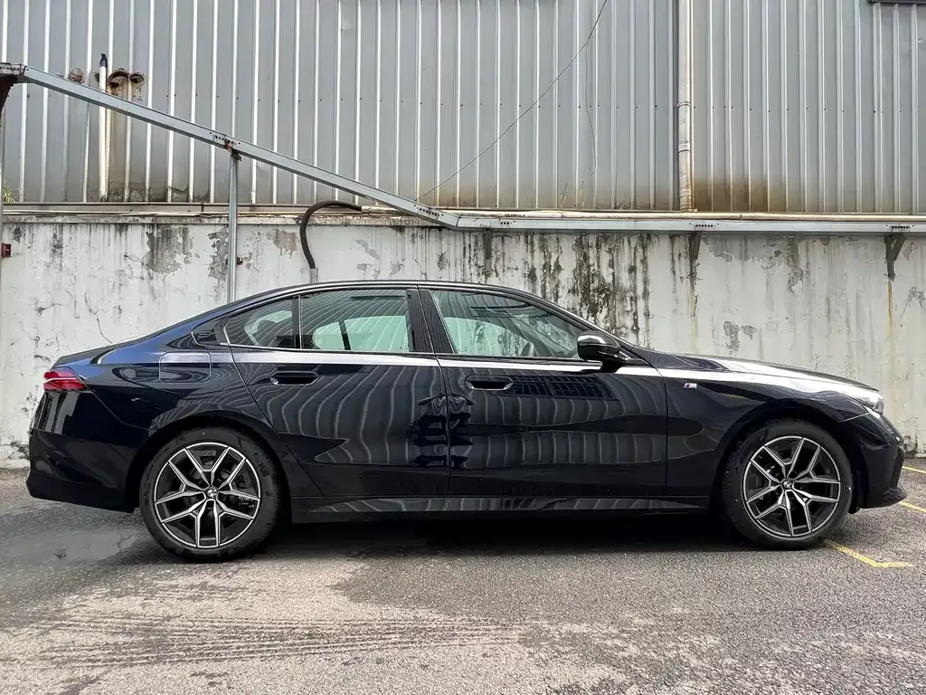 BMW 5 Series (Import) 2025 из CN, фото 5