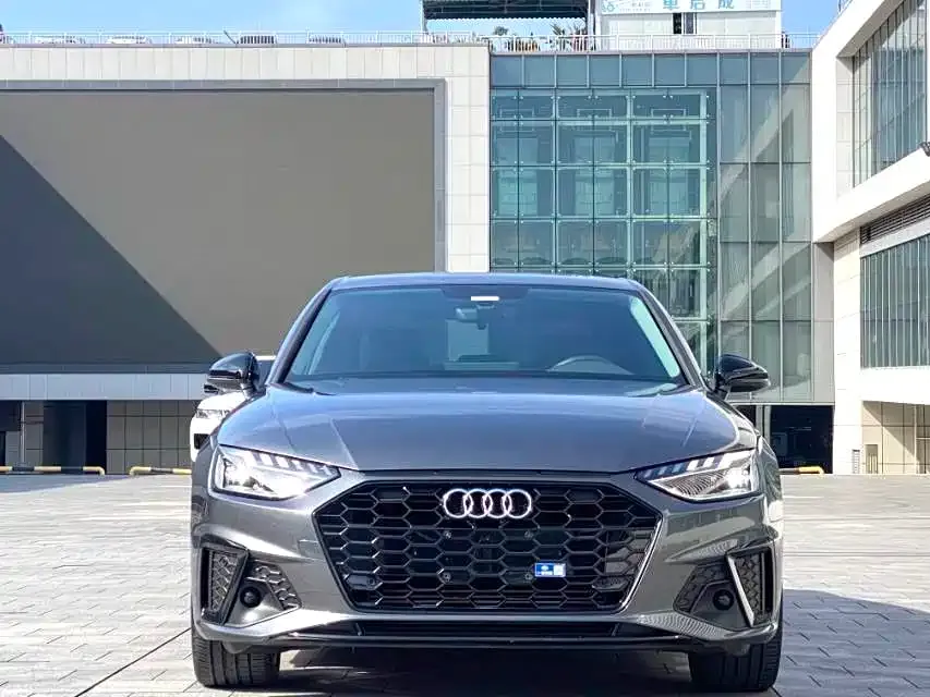 Audi A4L 2022 из CN, фото 2