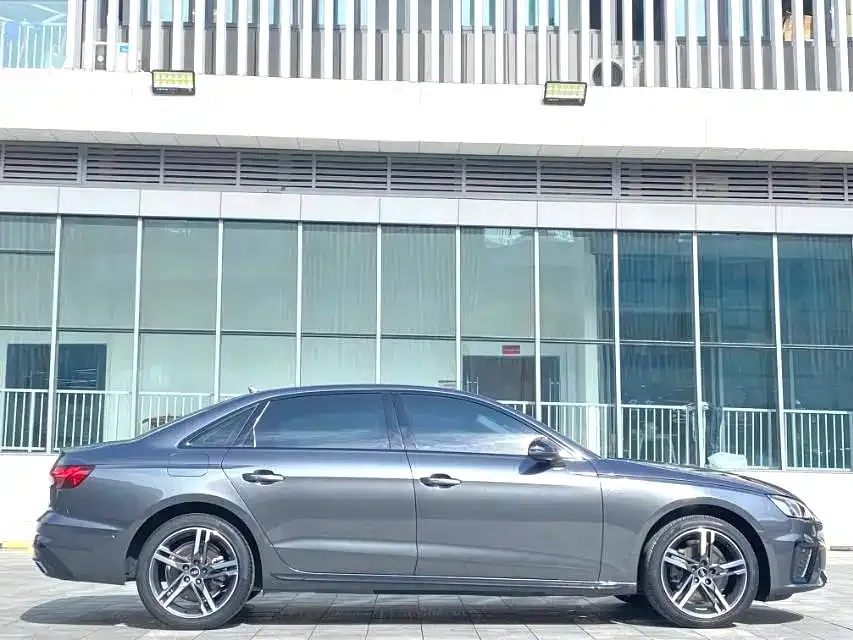Audi A4L 2022 из CN, фото 3