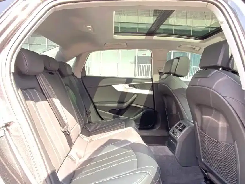 Audi A4L 2022 из CN, фото 5