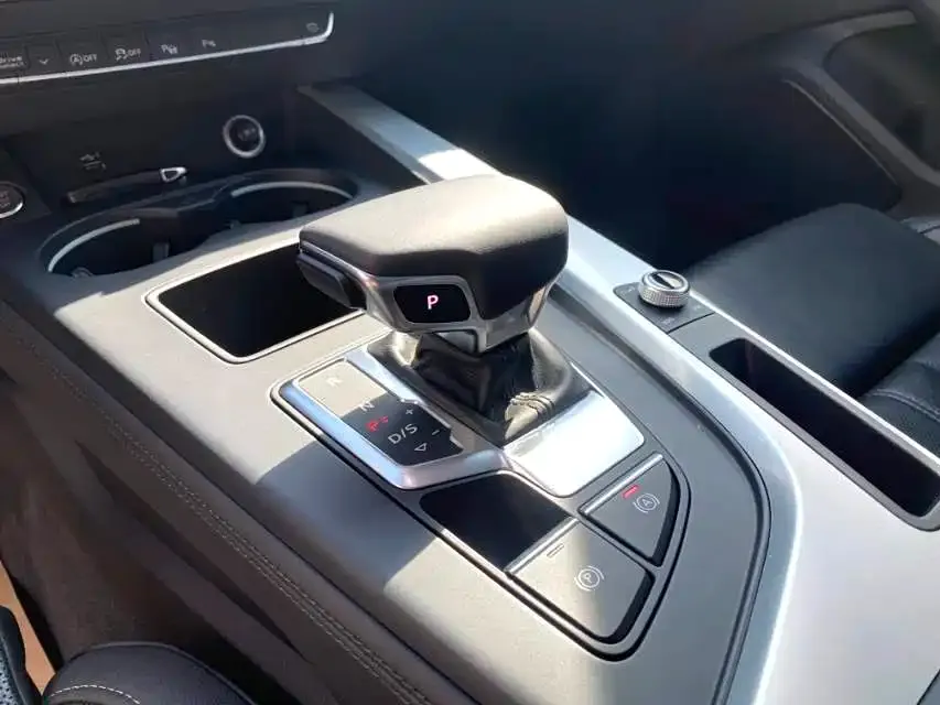 Audi A4L 2022 из CN, фото 6