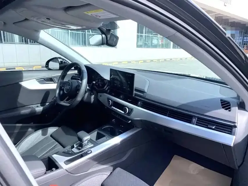 Audi A4L 2022 из CN, фото 8