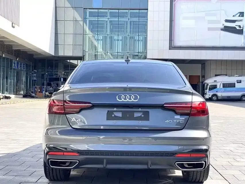 Audi A4L 2022 из CN, фото 9