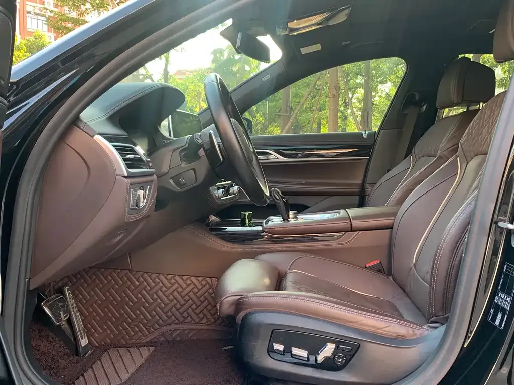 BMW 7 Series 2021 из CN, фото 8