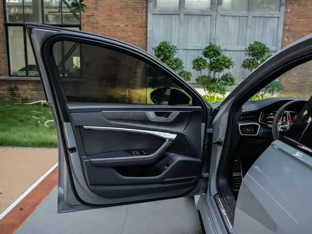 Audi RS 6 2021 из CN, фото 6