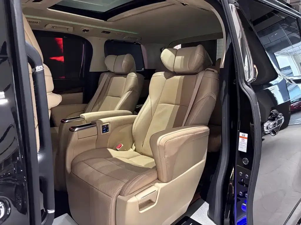 Toyota Alphard 2021 из CN, фото 9