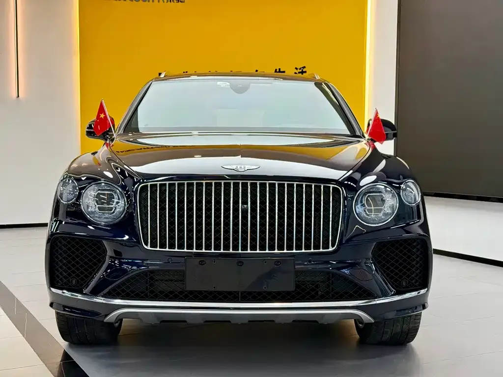 Bentley Bentayga 2023 из CN, фото 2