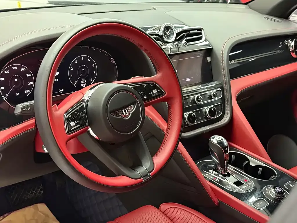 Bentley Bentayga 2023 из CN, фото 5