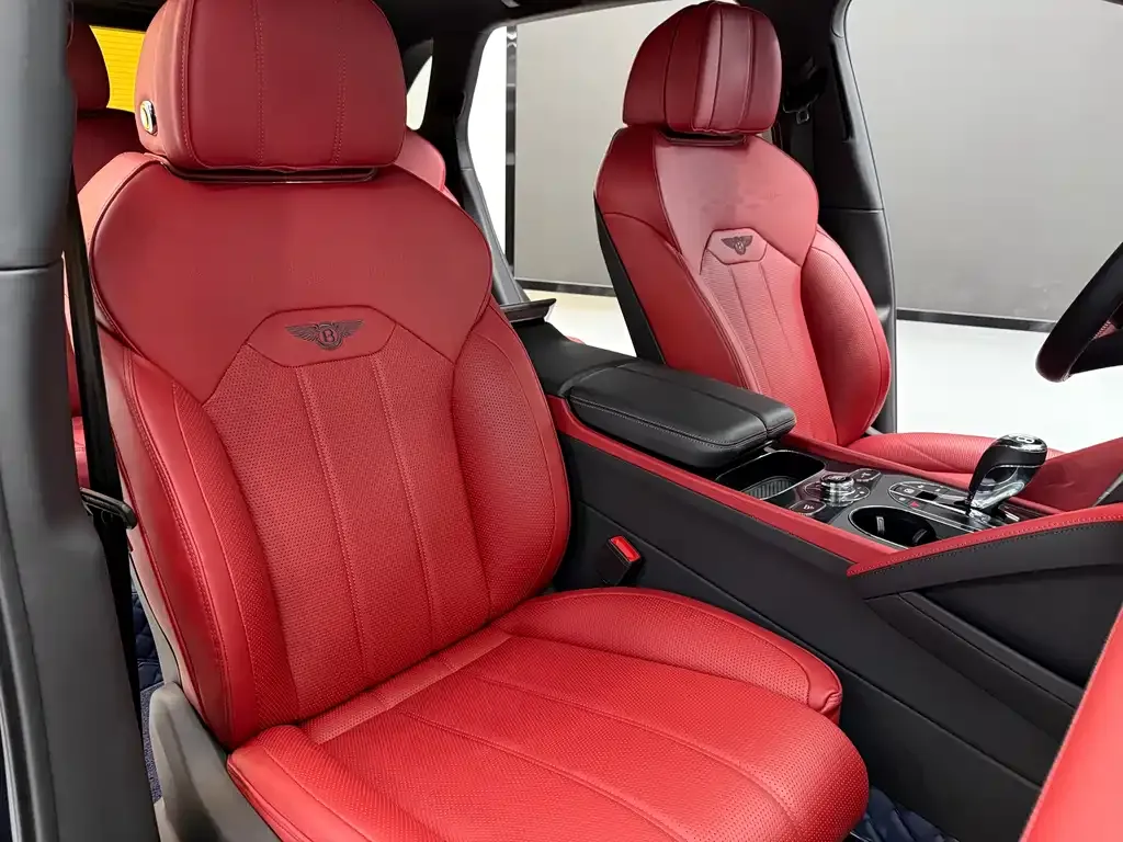 Bentley Bentayga 2023 из CN, фото 6