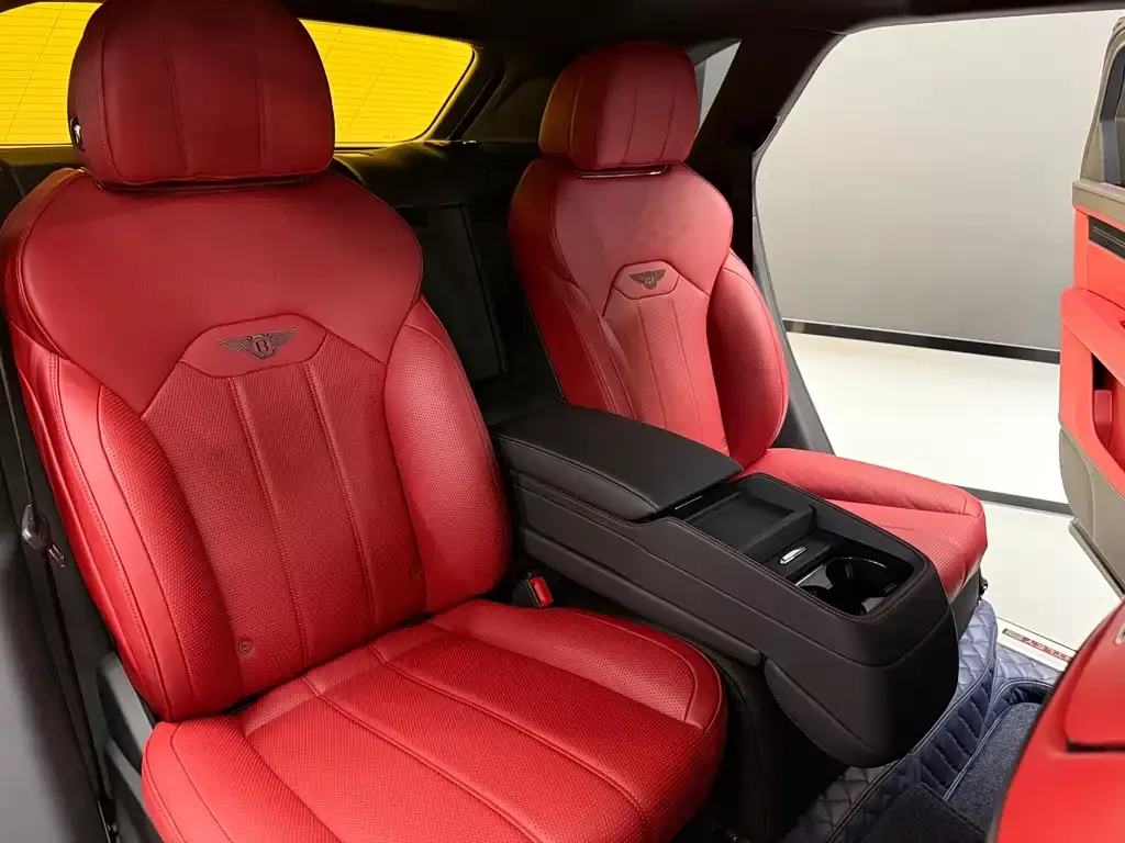 Bentley Bentayga 2023 из CN, фото 7
