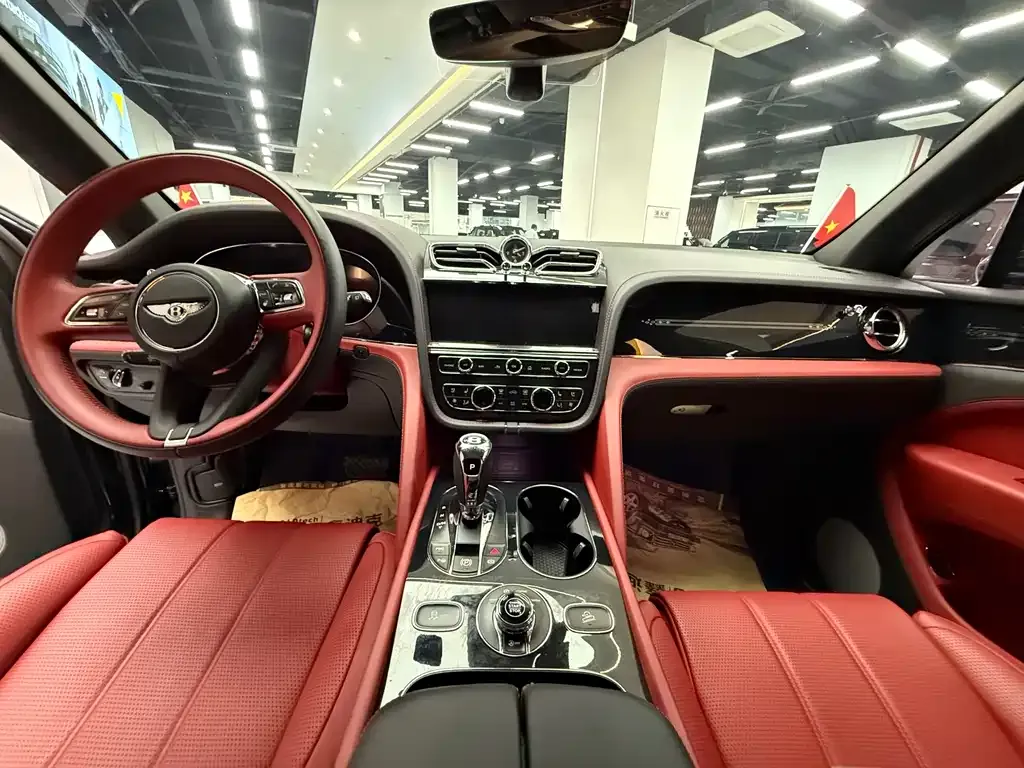 Bentley Bentayga 2023 из CN, фото 8