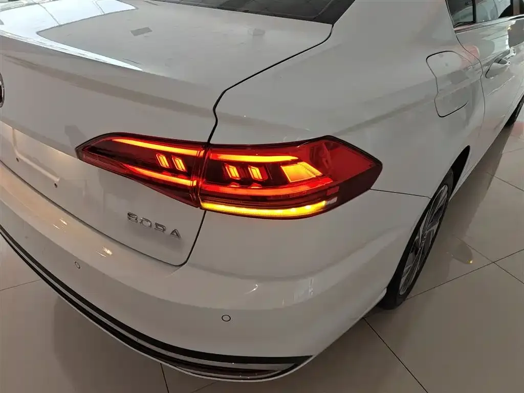 Volkswagen Bora 2024 из CN, фото 8