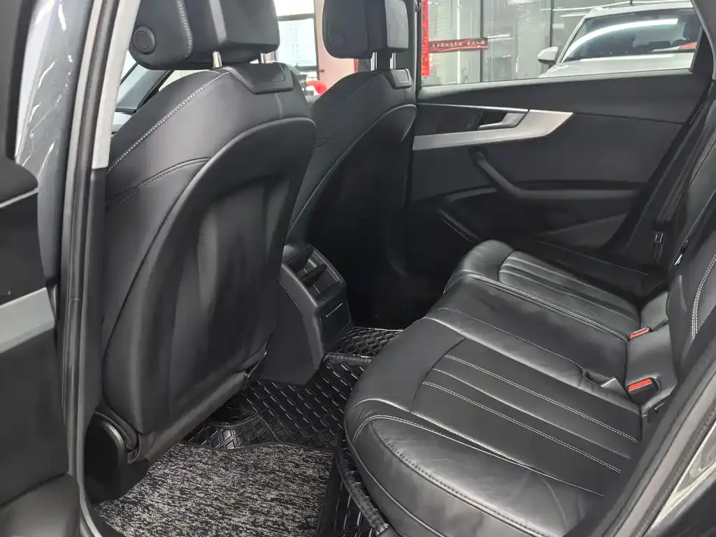 Audi A4L 2021 из CN, фото 5