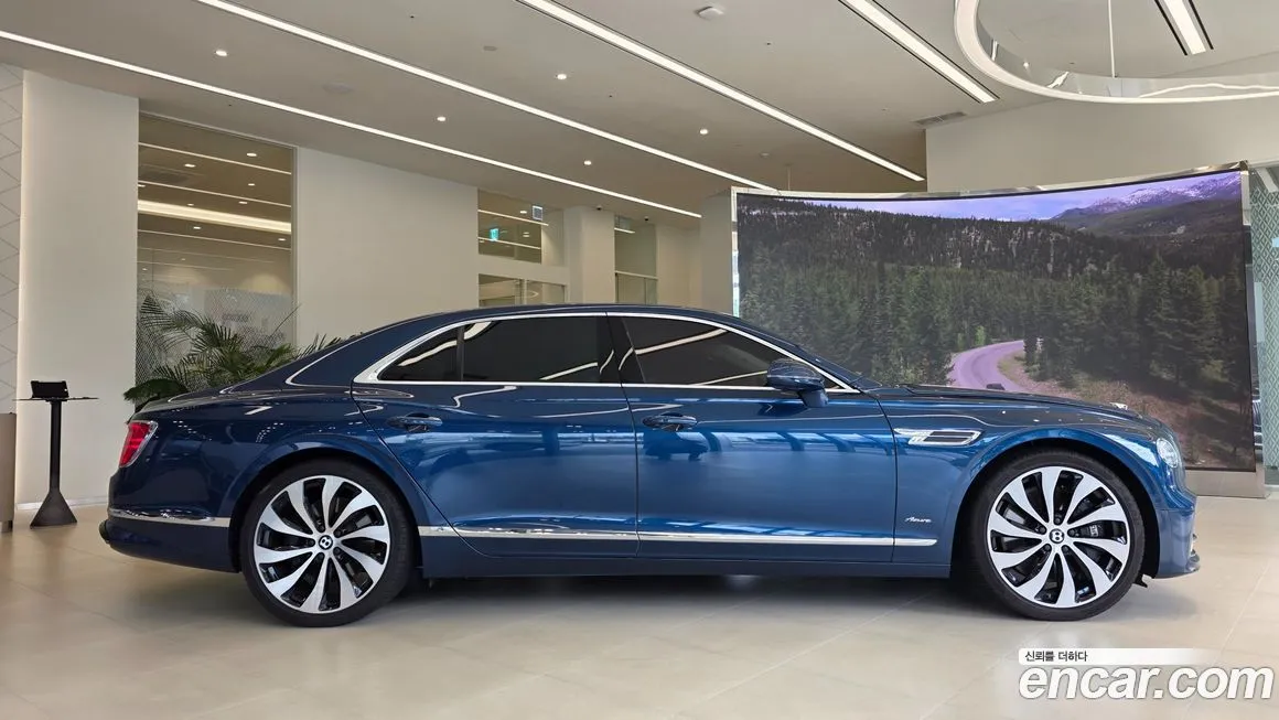 Bentley Flying Spur — фото 3