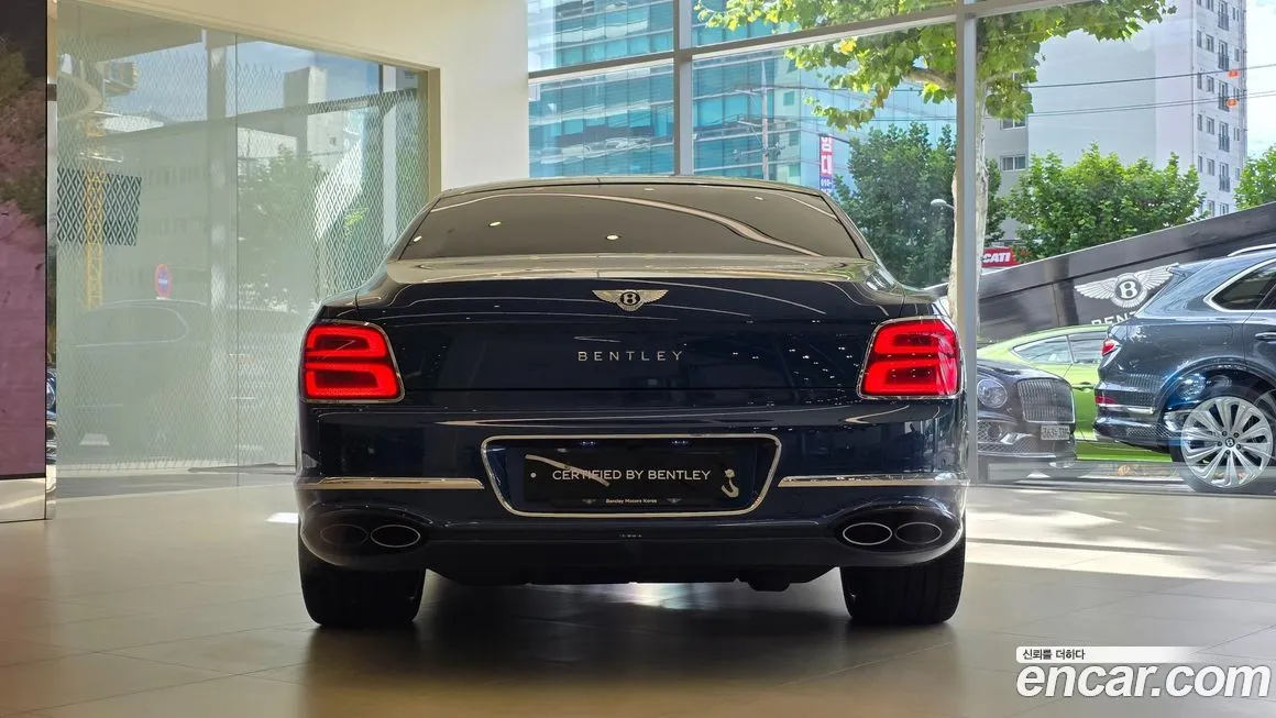 Bentley Flying Spur — фото 4