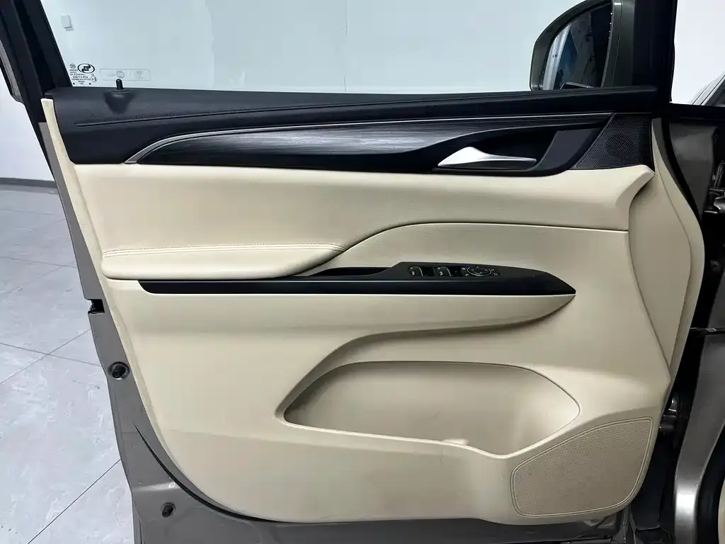 Buick GL8 2023 из CN, фото 5