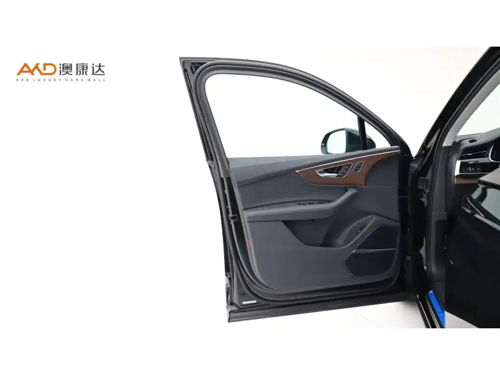 Audi Q7 2025 из CN, фото 10