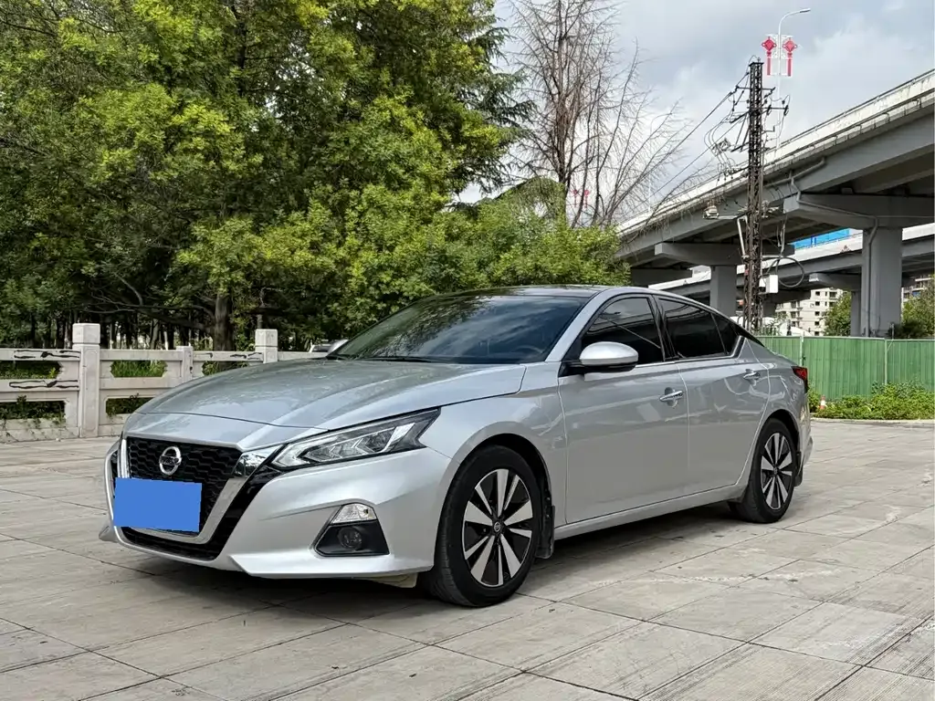 Nissan Teana — фото 1