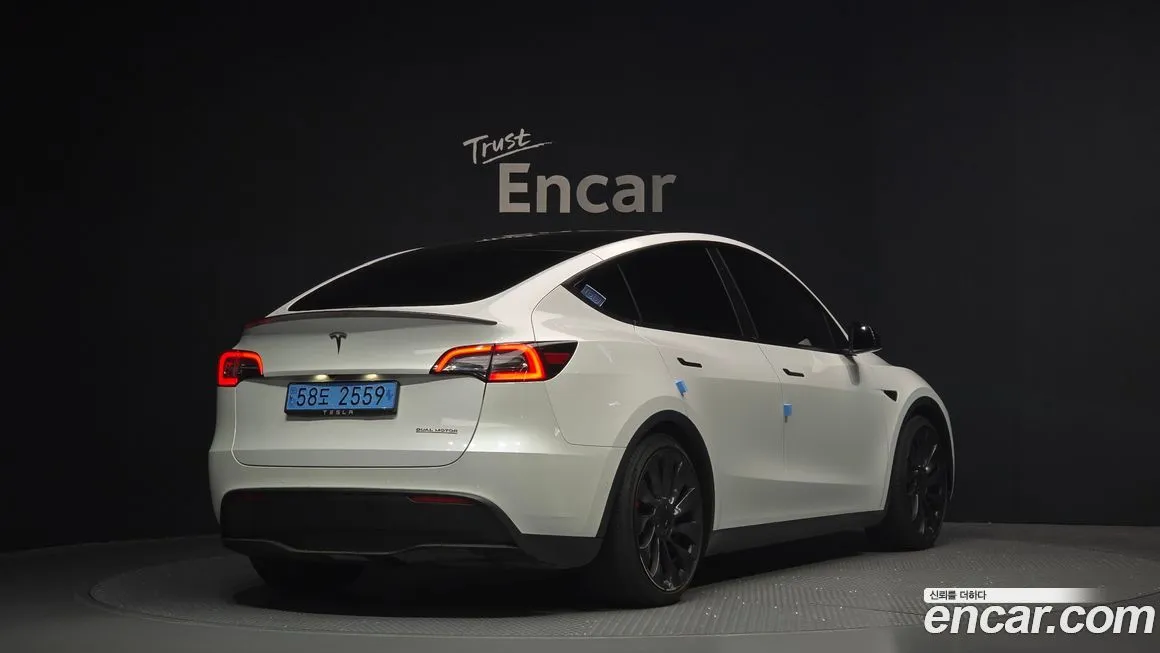 Tesla Model Y 2022 из KR, фото 2