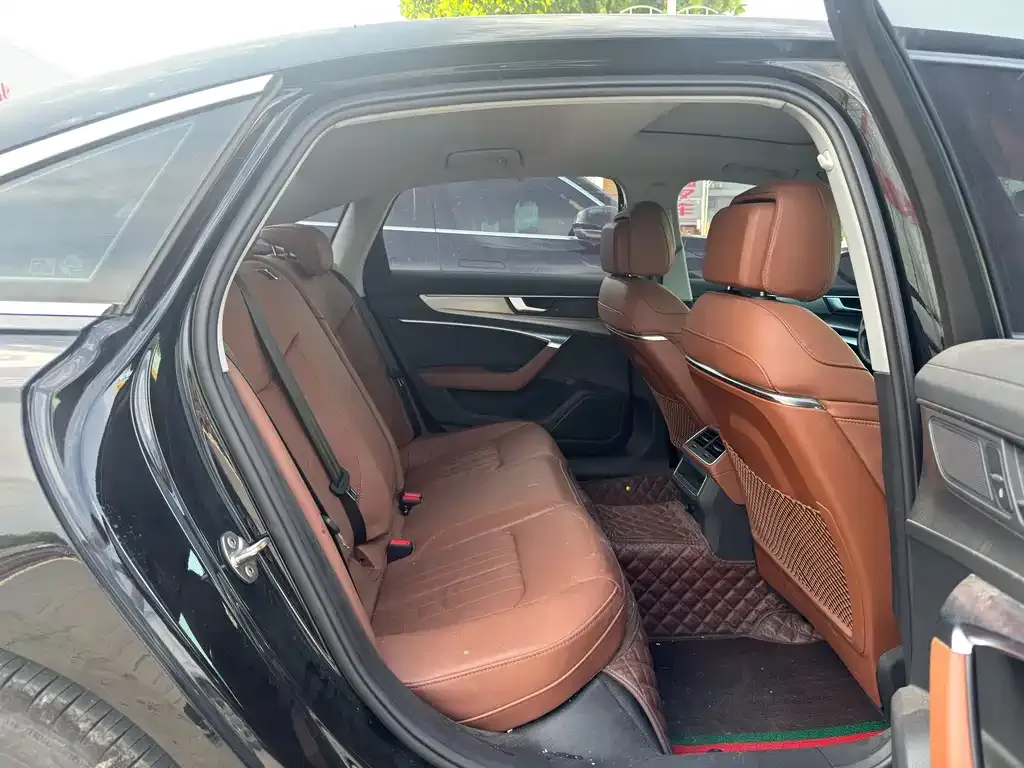 Audi A6L 2023 из CN, фото 4