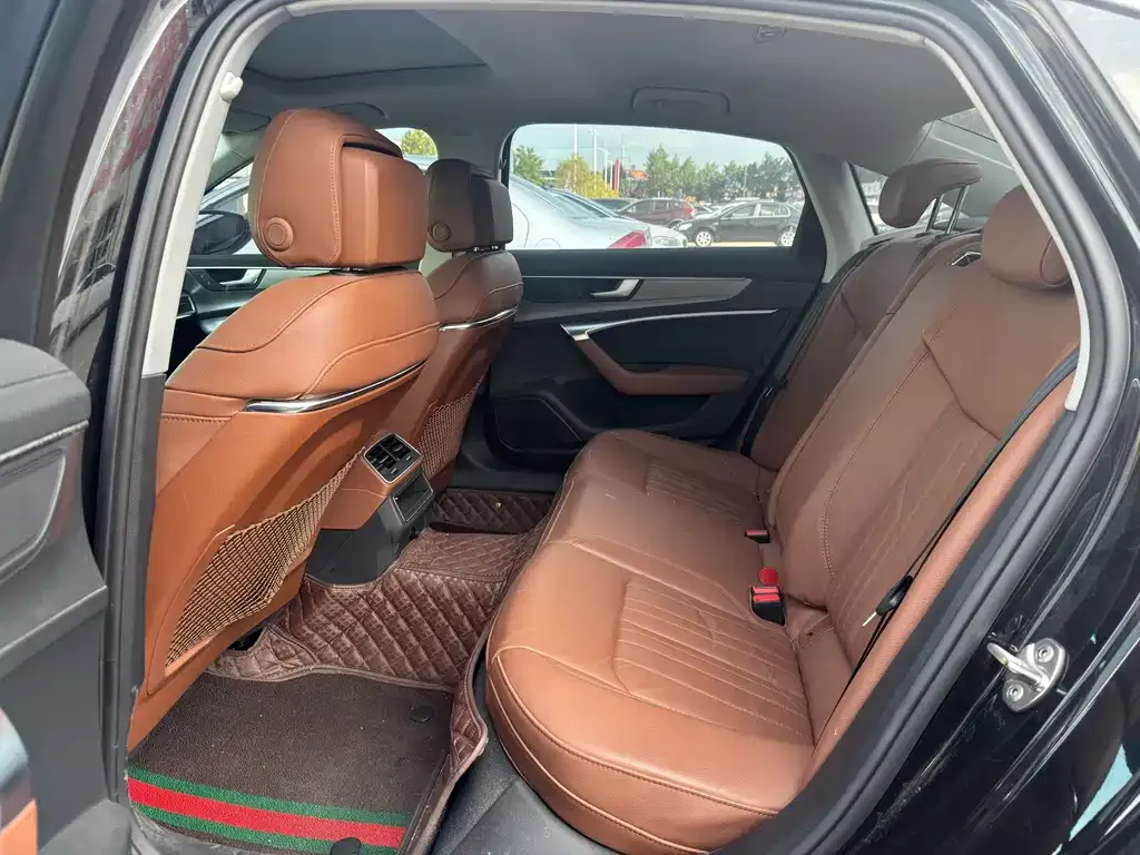 Audi A6L 2023 из CN, фото 6