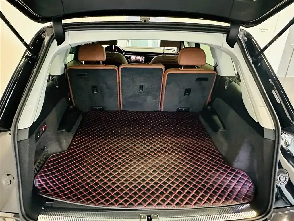 Audi Q7 2021 из CN, фото 6