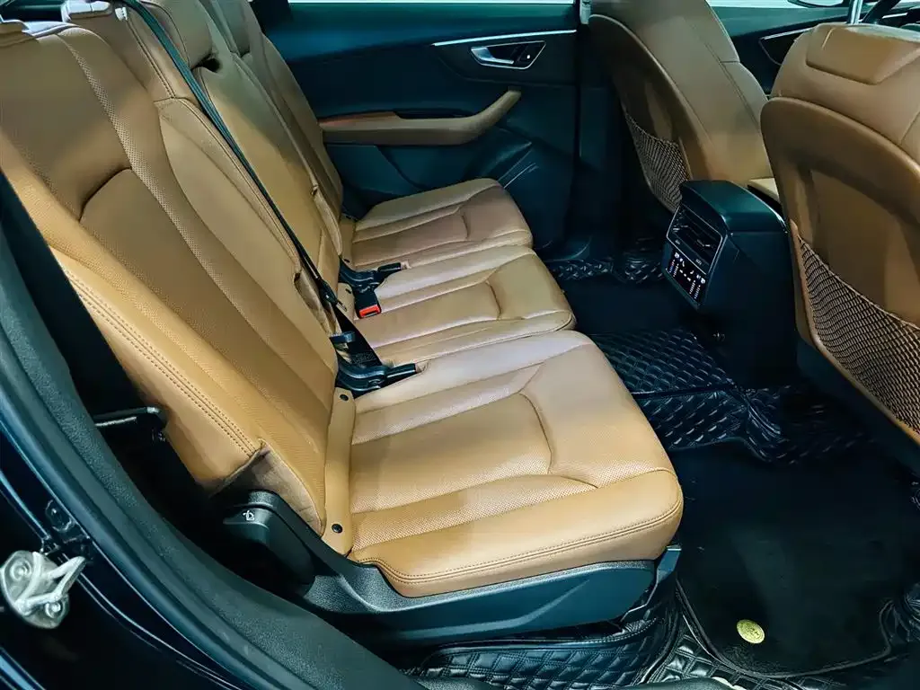Audi Q7 2021 из CN, фото 8