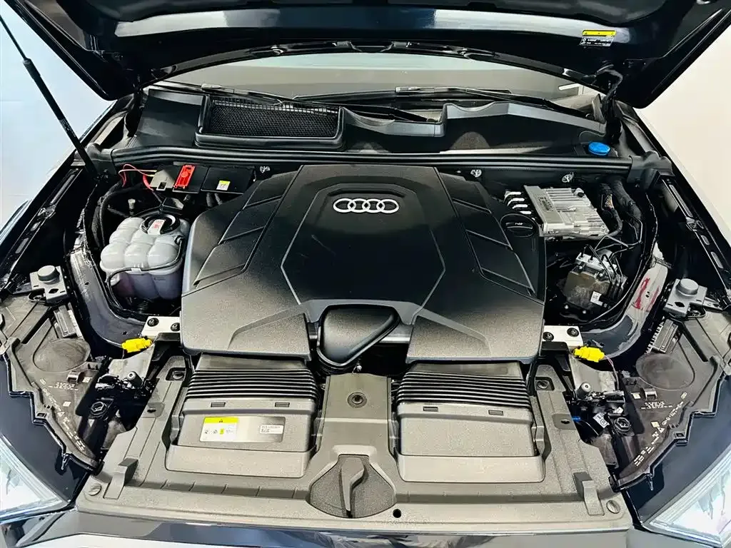 Audi Q7 2021 из CN, фото 9