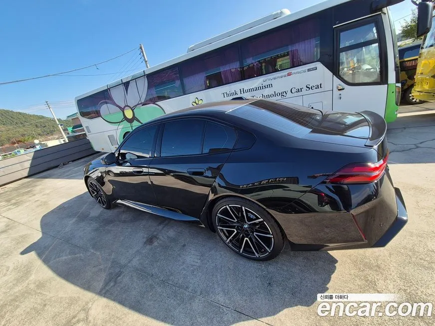 BMW M5 2025 из KR, фото 5
