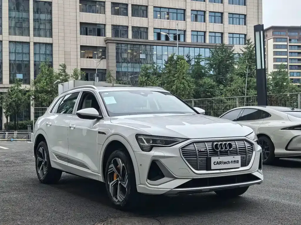 Audi e-tron 2025 из CN, фото 3