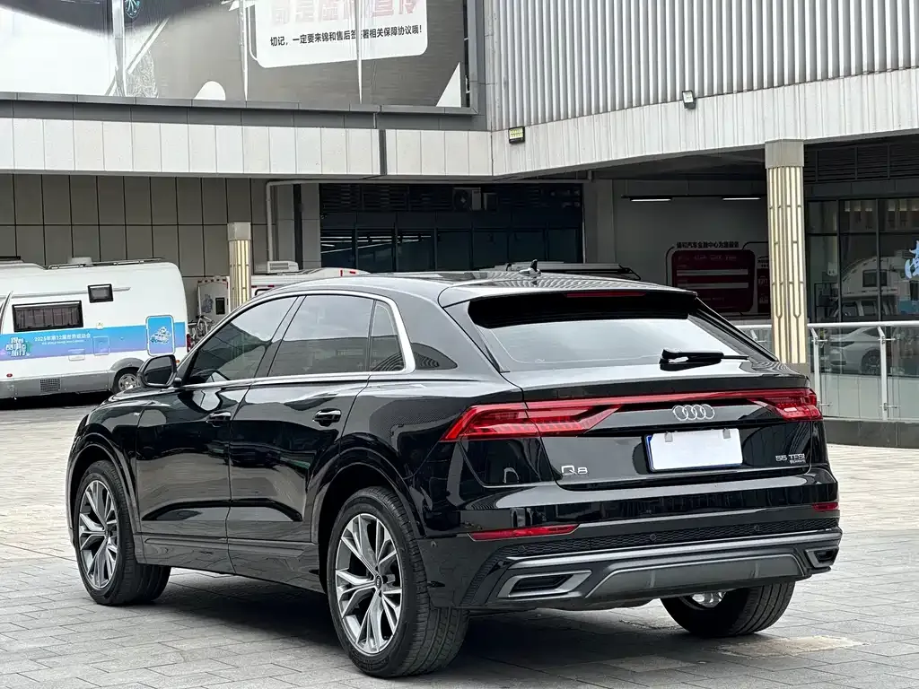 Audi Q8 2022 из CN, фото 2