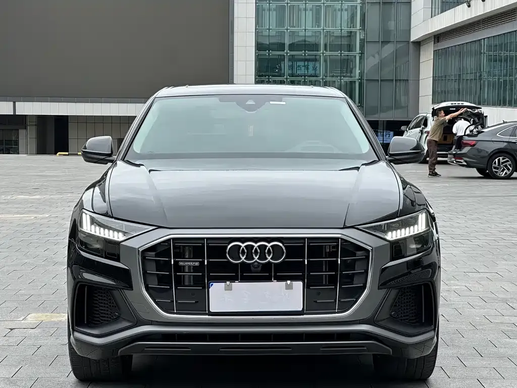 Audi Q8 2022 из CN, фото 4