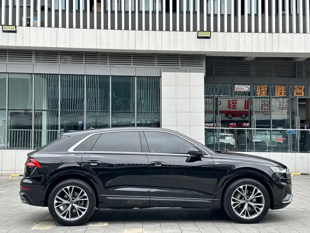 Audi Q8 2022 из CN, фото 5