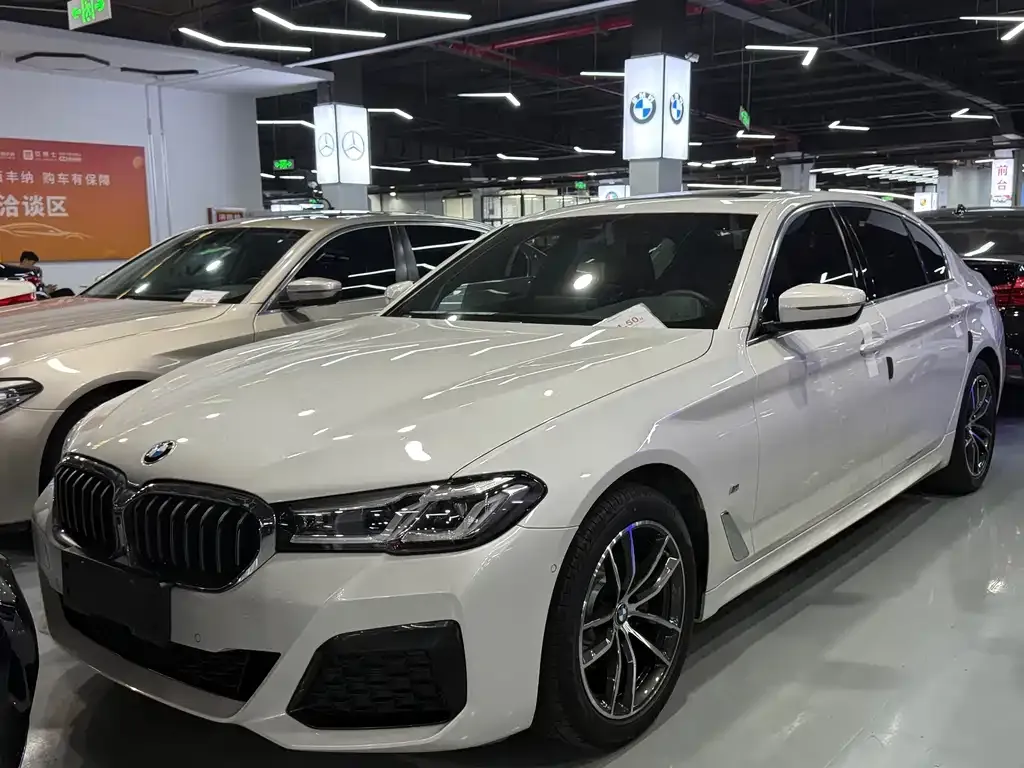 BMW 5 Series — фото 1