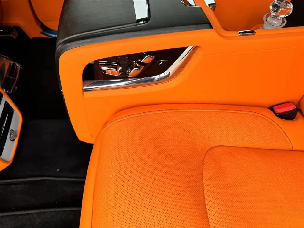Rolls-Royce Cullinan 2024 из CN, фото 10