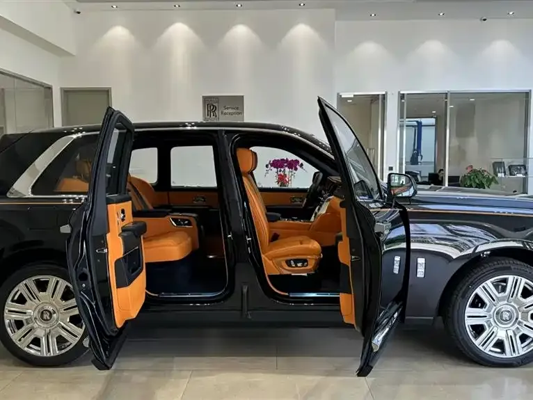 Rolls-Royce Cullinan 2024 из CN, фото 4