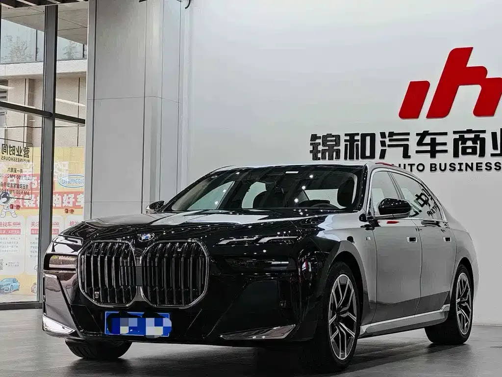 BMW 7 Series — фото 1