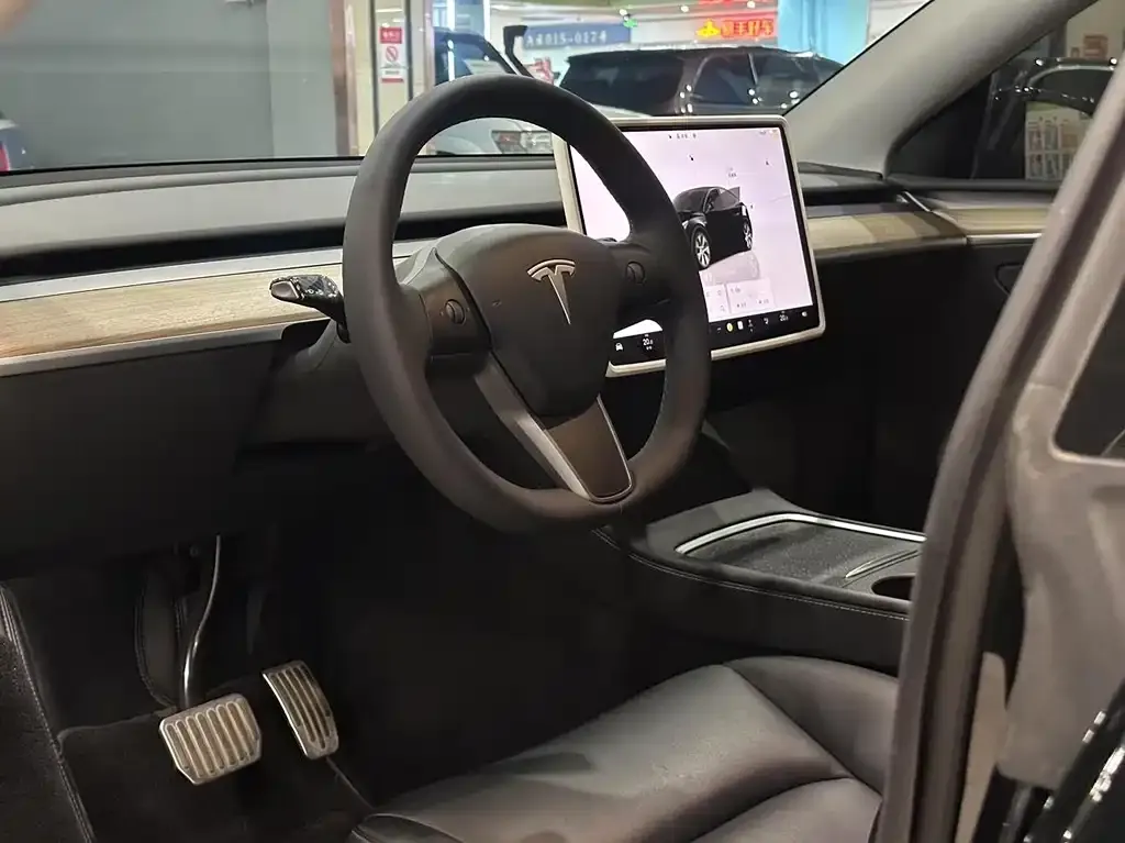 Tesla Model Y — фото 4