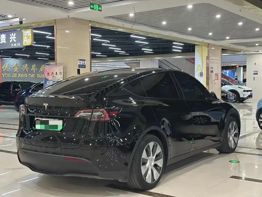 Tesla Model Y — фото 7