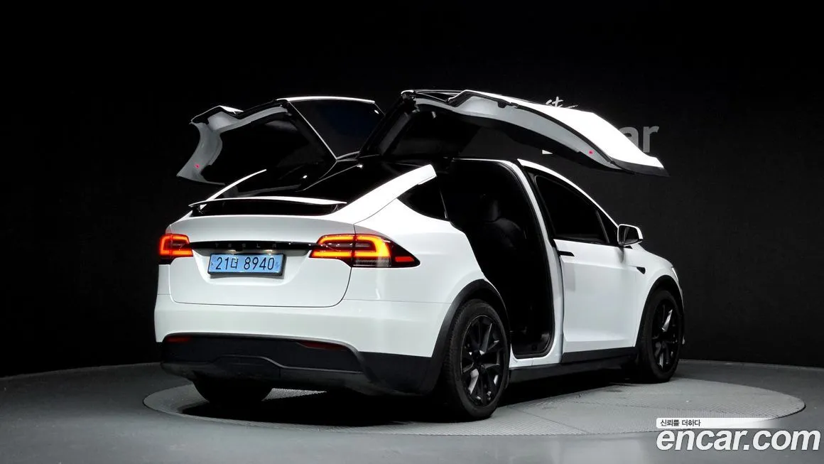 Tesla Model X 2023 из KR, фото 2