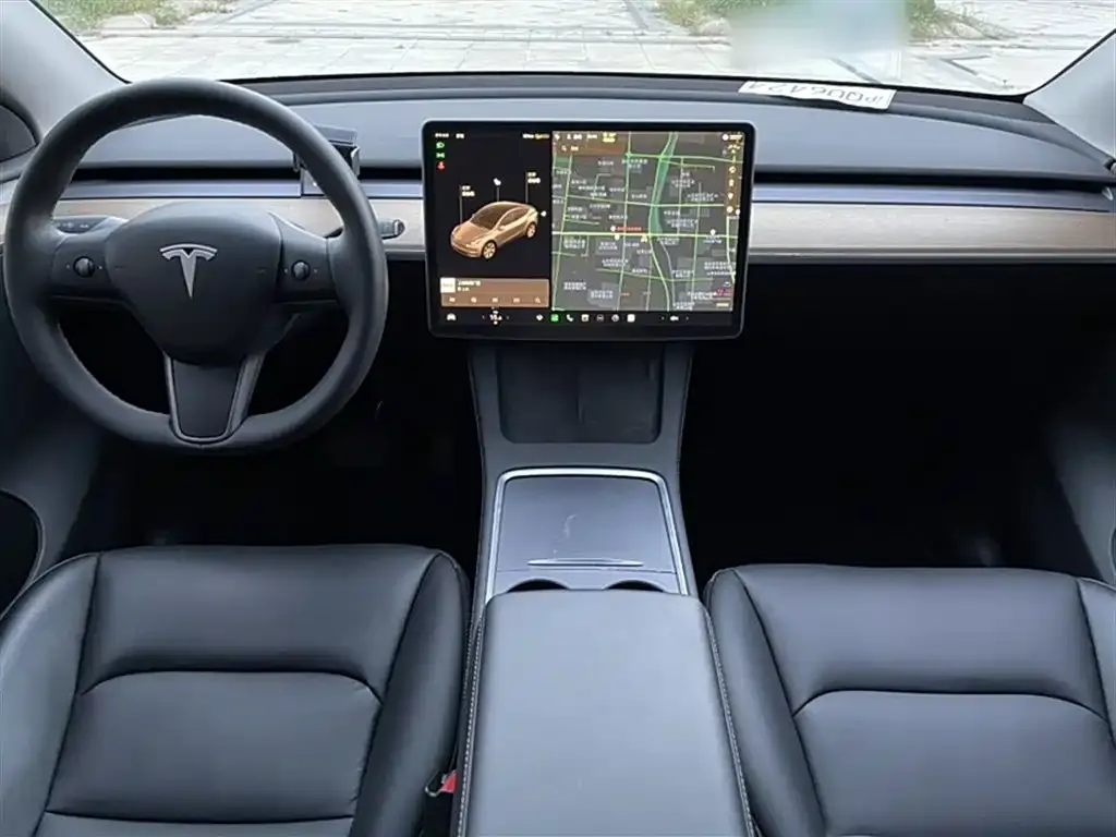 Tesla Model Y — фото 9
